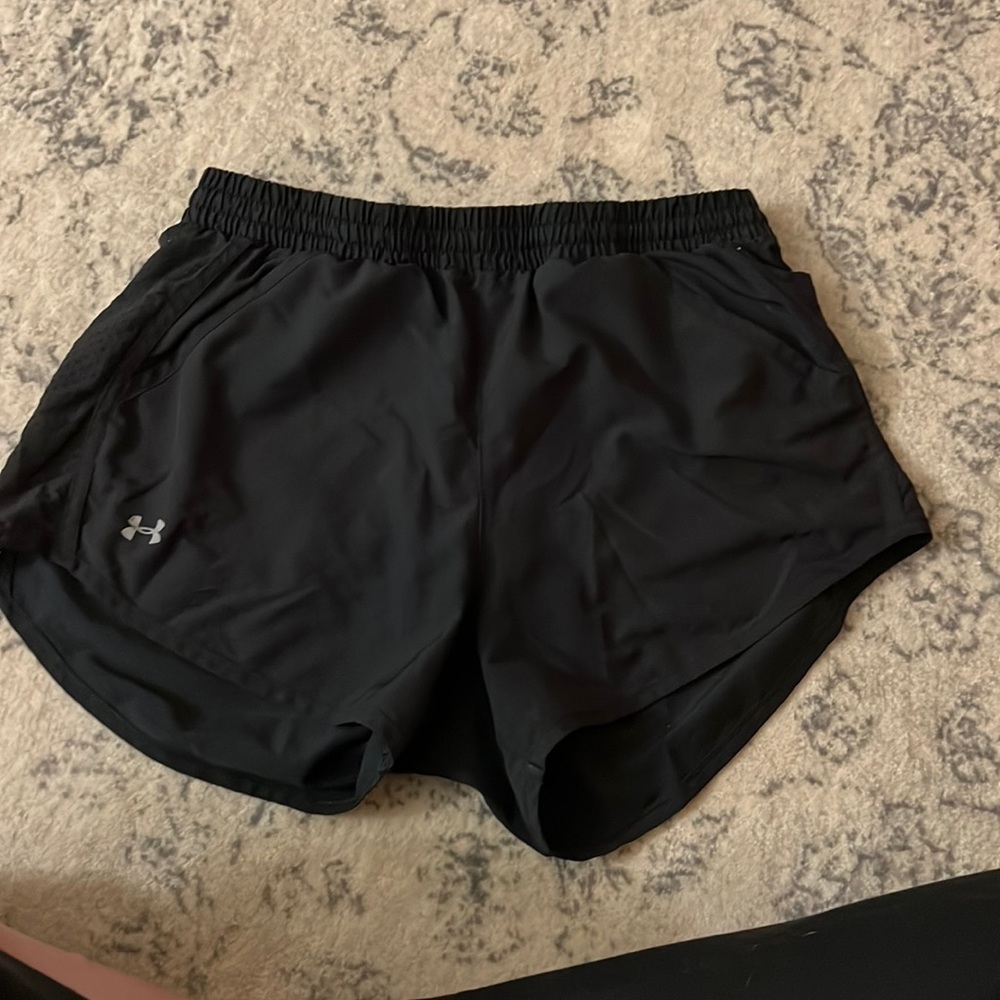 Under armor lined workout shorts with pockets sized small